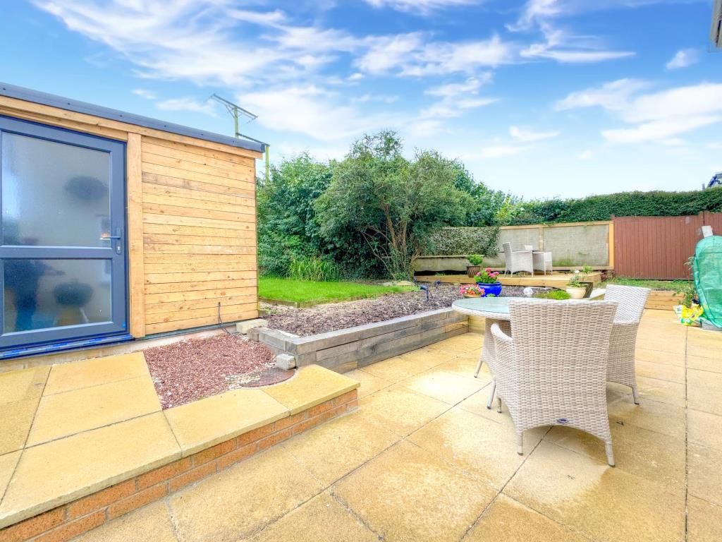 Lot: 142 - THREE-BEDROOM NEW BUILD HOME - Garden with work studio/shed